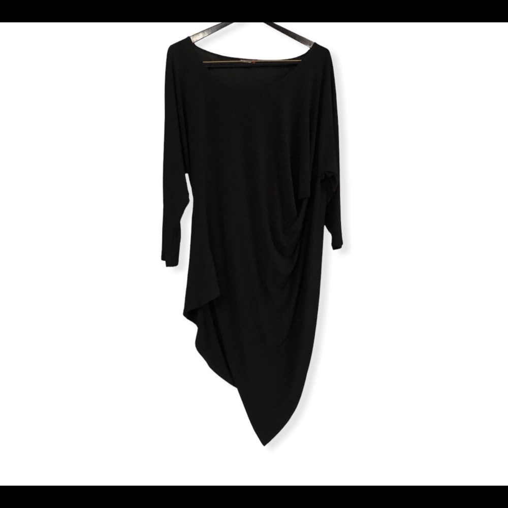 2/$20 Mashiah 5 & Tiana b. Black Tunic Tops